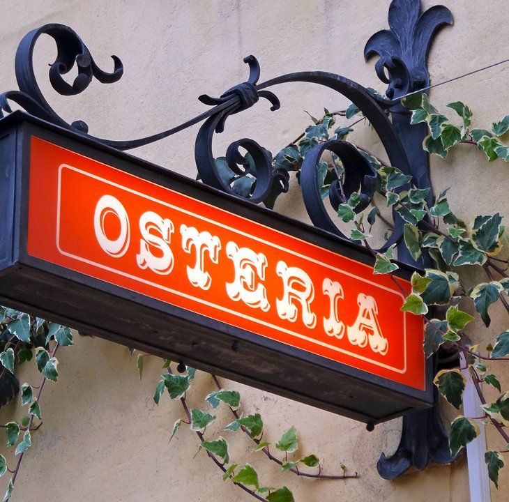 Werbeschild einer Osteria